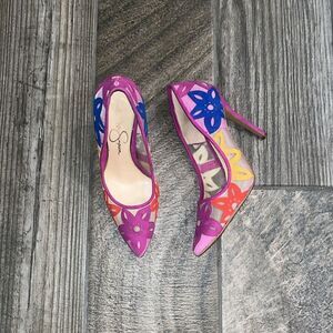 Vintage Jessica Simpson 4” multicolored flower appliqués pointy toe pumps